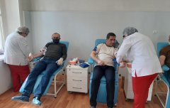 Gəncə avtomobil zavodu İstehsalat Birliyininin kollektivi könüllü qanvermə aksiyasında iştirak edir. Gəncə avtomobil zavodu İstehsalat Birliyininin kollektivi könüllü qanvermə aksiyasında iştirak edir.