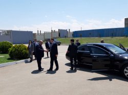Belarusun Baş naziri Gəncə avtomobil zavodunda oldu – ikitərəfli əməkdaşlıq memarandumu imzalandı. Belarusun Baş naziri Gəncə avtomobil zavodunda oldu – ikitərəfli əməkdaşlıq memarandumu imzalandı.