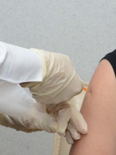 Gəncə avtomobil zavodu İB-də COVID-19 əleyhinə 3-cü doza vaksinlərin vurulmasına başlanılıb