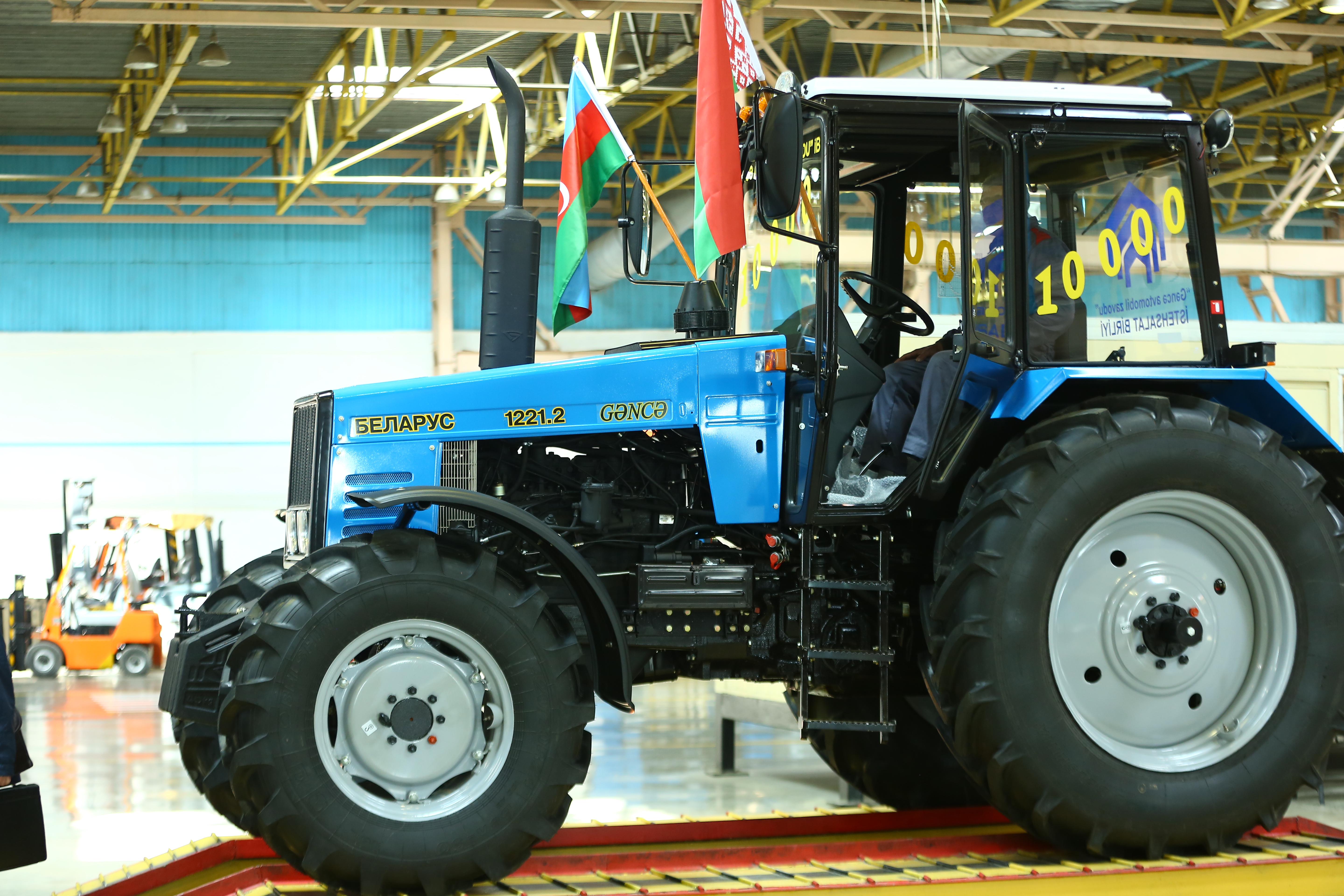 Gəncə Avtomobil Zavodunda 10 mininci traktor istehsal olunub - FOTO
