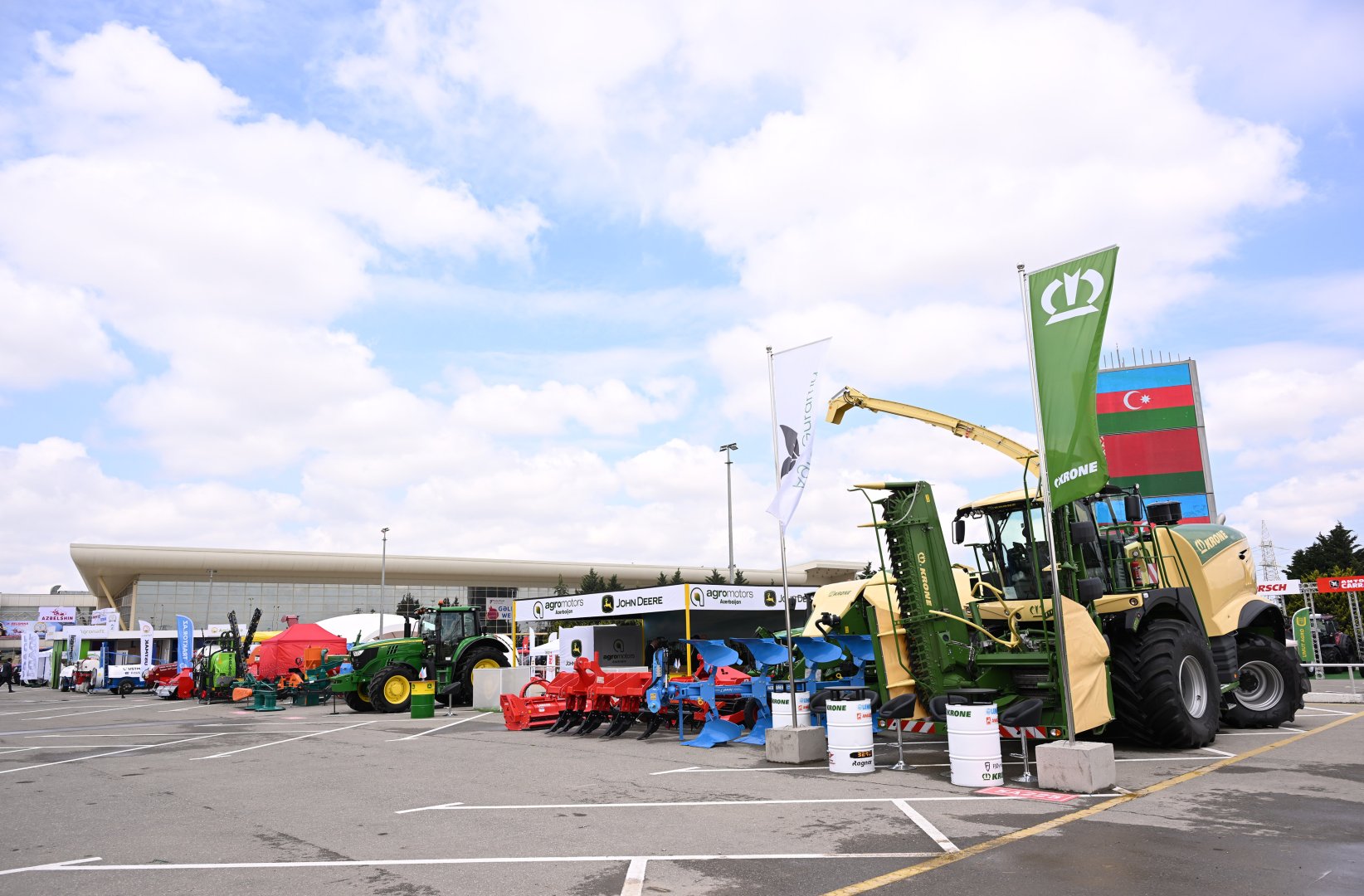 Azərbaycan və Belarus Prezidentləri “Caspian Agro” və “InterFood Azerbaijan” sərgiləri ilə tanış olublar