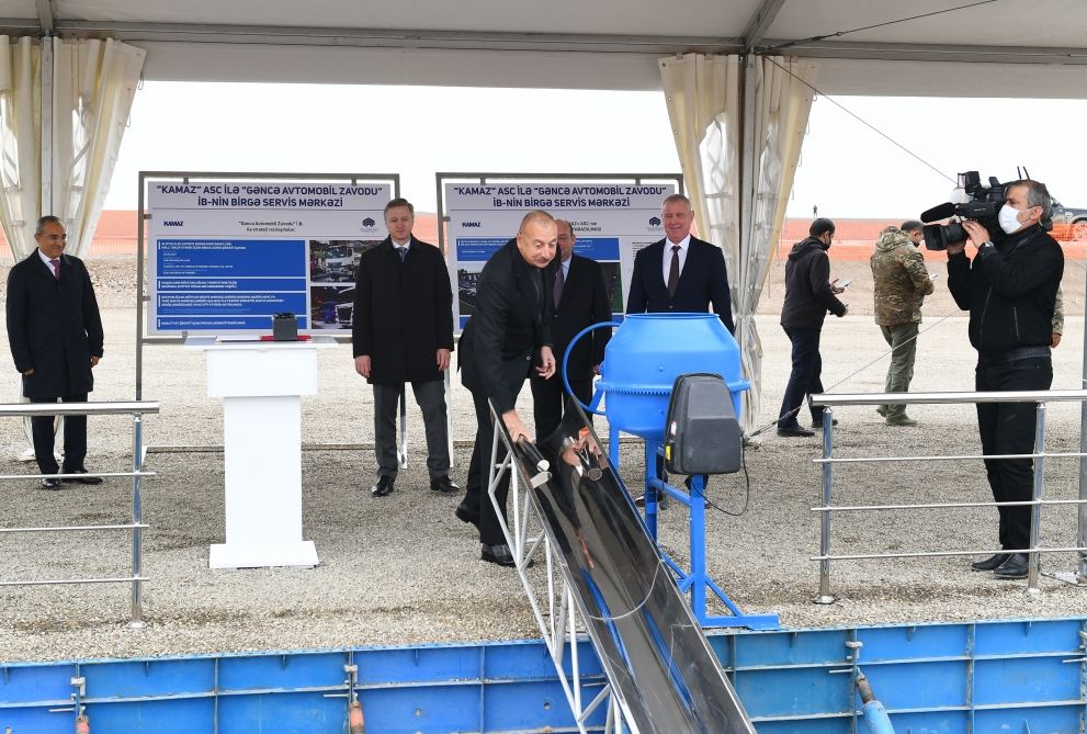 Prezident İlham Əliyev Cəbrayılda “KAMaz” ASC ilə “Gəncə Avtomobil Zavodu” İstehsalat Birliyinin birgə servis mərkəzinin təməlini qoyub