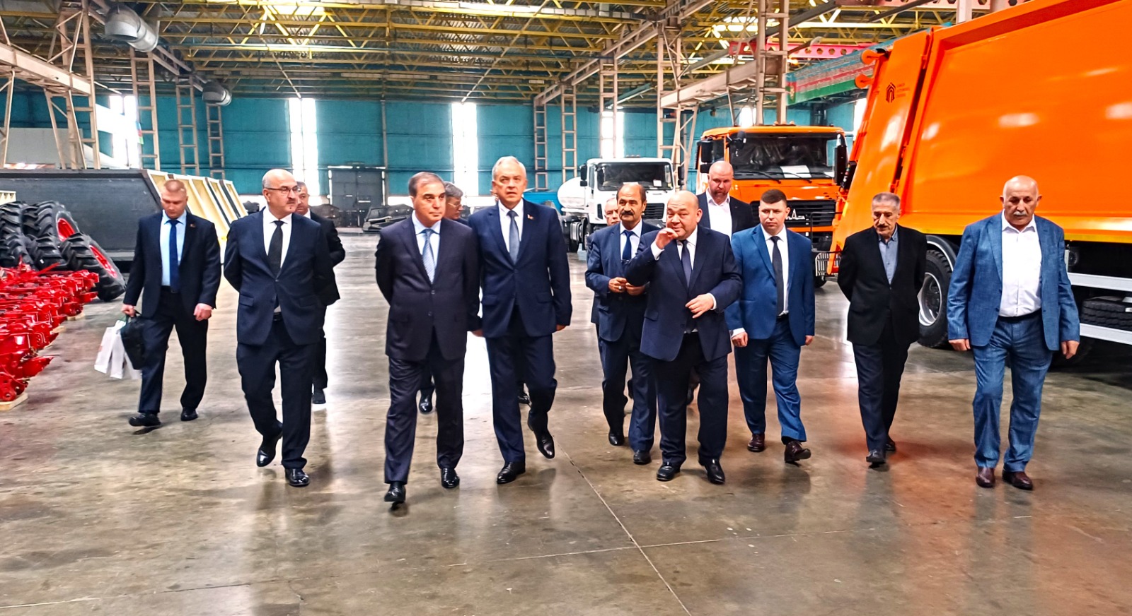 Belarus Milli Assambleyası Nümayəndələr Palatasının sədri İqor Sergeyenko Gəncə avtomobil zavodunda olub